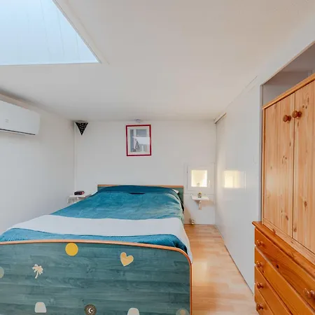 Santa Barbara-11 By Interhome